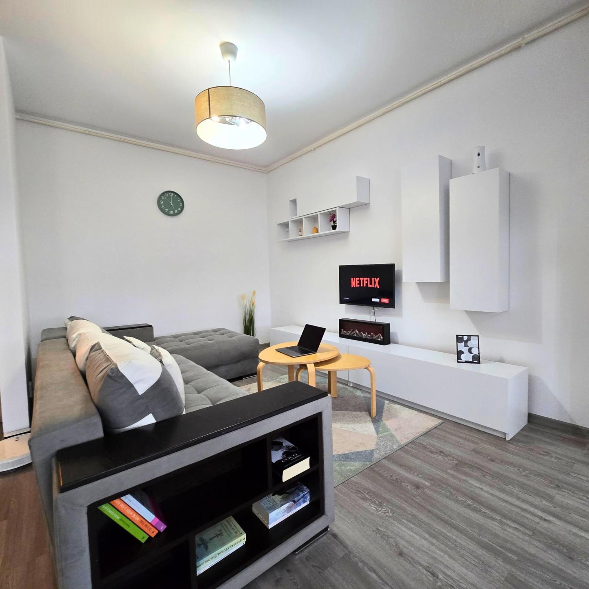 Apartment "Solar 48", Private Parking, One Bedroom Bucarest Esterno foto