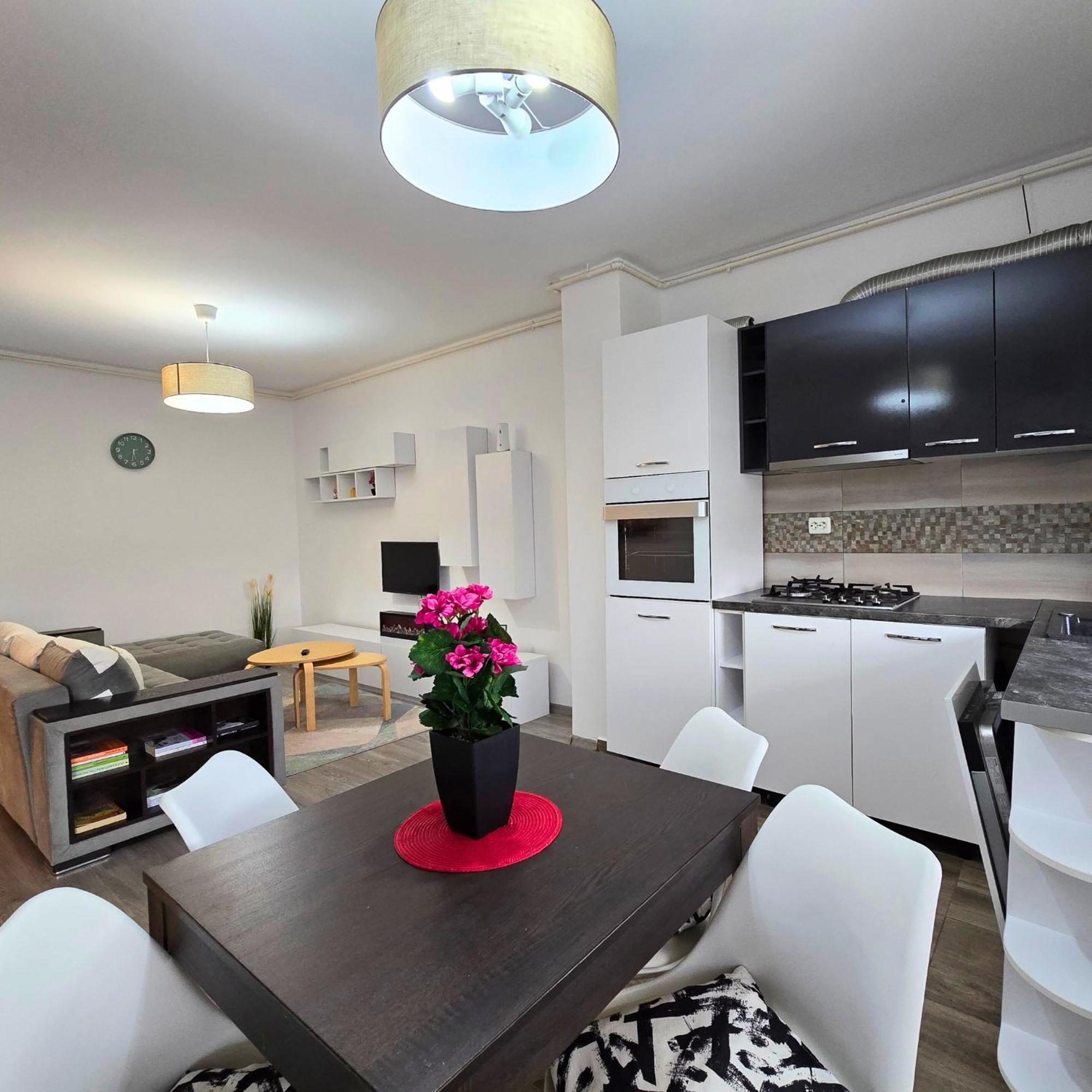 Apartment "Solar 48", Private Parking, One Bedroom Bucarest Esterno foto