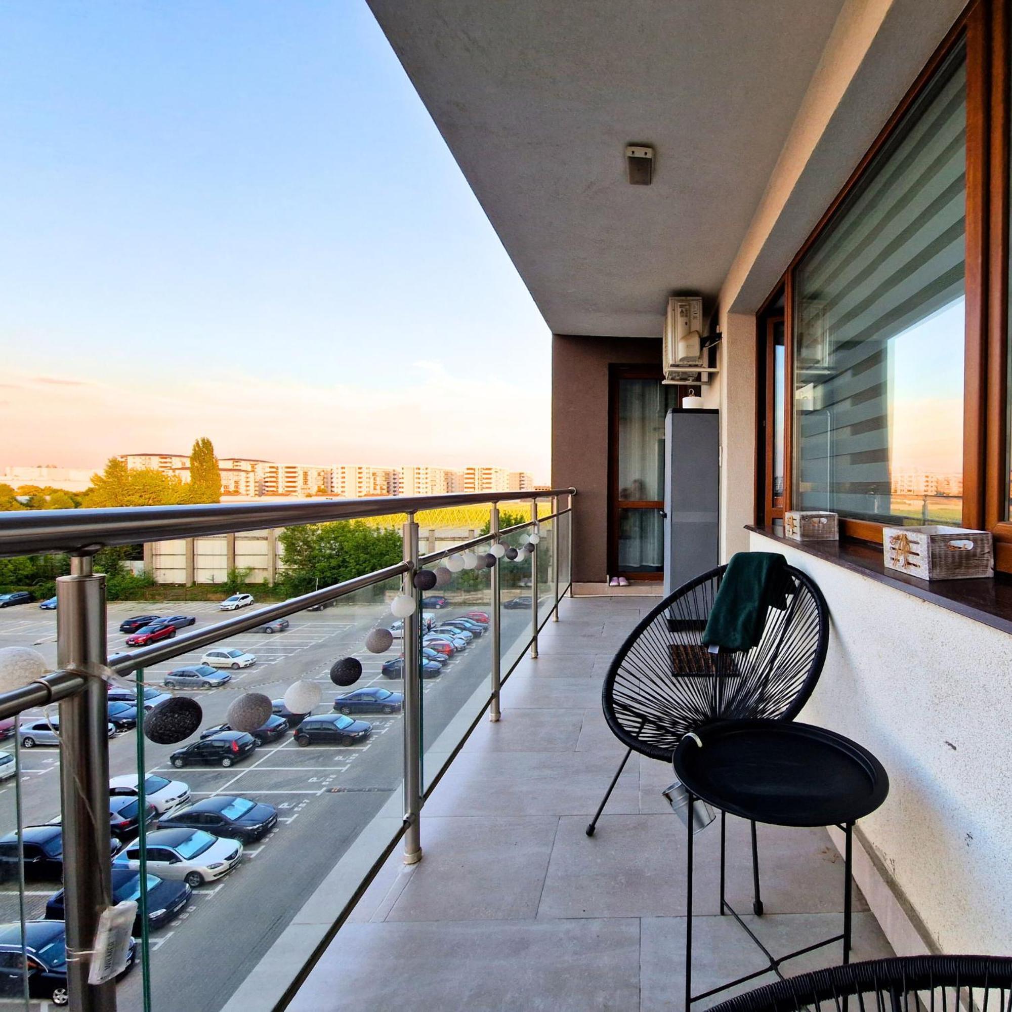 Apartment "Solar 48", Private Parking, One Bedroom Bucarest Esterno foto
